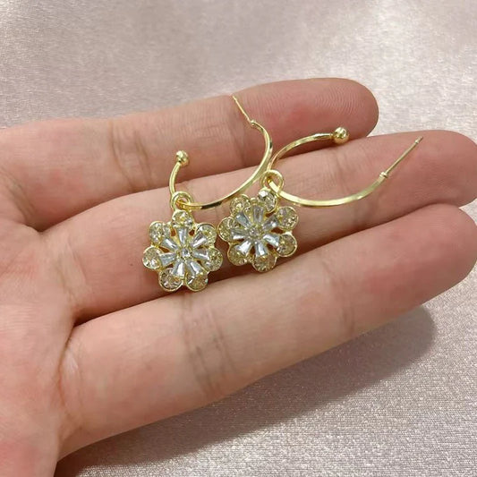 Sweet Floral Fashion Short Earrings