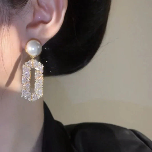 Oval Diamond Pearl Eardrops – Unique Design