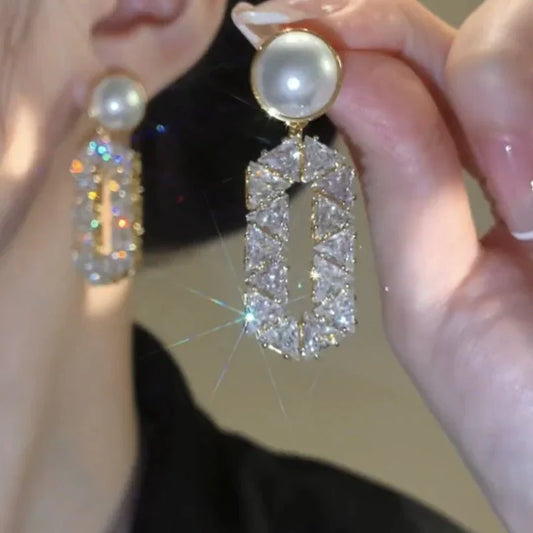 Oval Diamond Pearl Eardrops – Unique Design